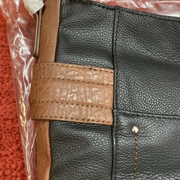 Stone Mountain Black/Tan Genuine Leather Greenwich  Hobo  Shoulder Bag - Picture 3 of 8